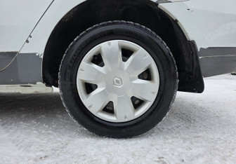 Подержанный автомобиль Renault Logan Sedan 2016 года (17 фото)