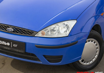 Подержанный автомобиль Ford Focus Hatchback 2003 года (17 фото)