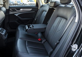 Подержанный автомобиль Audi A6 Sedan 2022 года (14 фото)