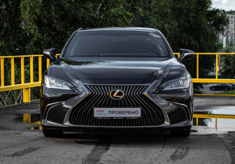 Подержанный автомобиль Lexus ES 2019 года (2 фото)