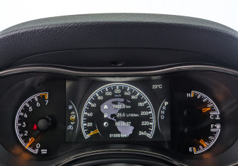 Подержанный автомобиль Jeep Grand Cherokee 2020 года (16 фото)