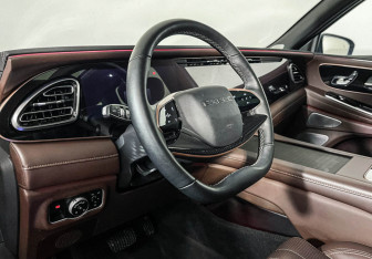 Подержанный автомобиль Exeed VX 2023 года (13 фото)