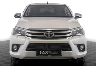 Подержанный автомобиль Toyota Hilux 2016 года (2 фото)