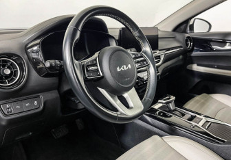 Подержанный автомобиль Kia K3 Sedan 2024 года (13 фото)
