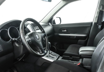 Подержанный автомобиль Suzuki Grand Vitara 2013 года (8 фото)