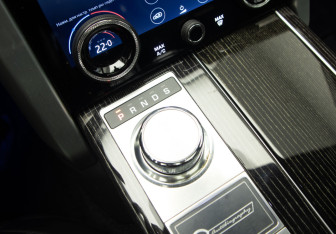 Подержанный автомобиль Land Rover Range Rover 2021 года (17 фото)