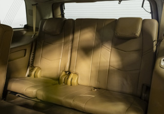 Подержанный автомобиль Cadillac Escalade Suv 2016 года (11 фото)