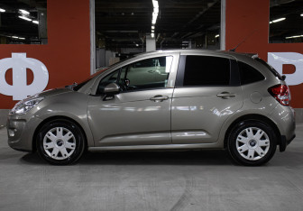 Подержанный автомобиль Citroen C3 Hatchback 2011 года (8 фото)