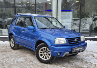 Подержанный автомобиль Suzuki Grand Vitara 2003 года (3 фото)