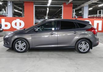 Подержанный автомобиль Ford Focus Hatchback 2011 года (8 фото)