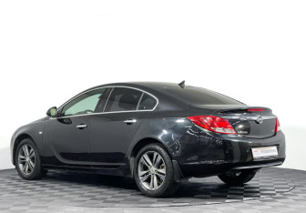 Подержанный автомобиль Opel Insignia Sedan 2011 года (7 фото)