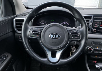 Подержанный автомобиль Kia Sportage 2017 года (14 фото)