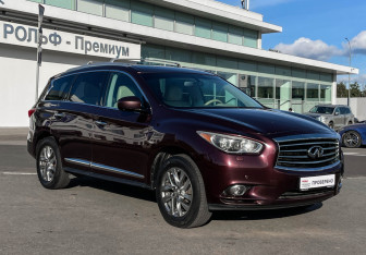 Подержанный автомобиль Infiniti JX 2013 года (3 фото)