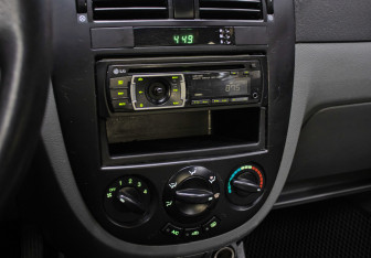 Подержанный автомобиль Daewoo Gentra Sedan 2013 года (17 фото)