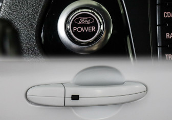 Подержанный автомобиль Ford Mondeo Sedan 2012 года (15 фото)