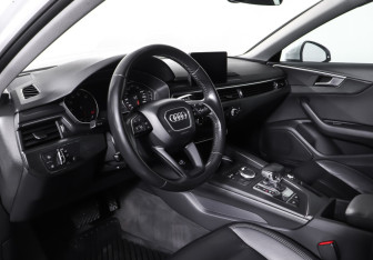 Подержанный автомобиль Audi A4 Sedan 2017 года (15 фото)