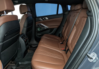 Подержанный автомобиль BMW X6 2023 года (18 фото)