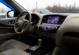 Подержанный автомобиль Infiniti JX 2013 года (9 фото)