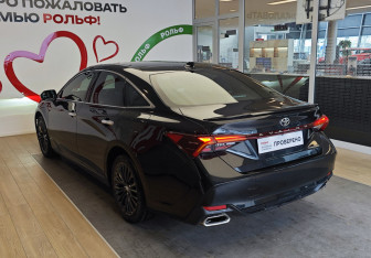 Подержанный автомобиль Toyota Avalon 2022 года (6 фото)
