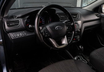 Подержанный автомобиль Kia Rio Hatchback 2012 года (12 фото)