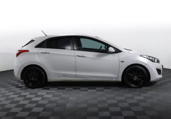 Подержанный автомобиль Hyundai i30 Hatchback 2013 года (4 фото)