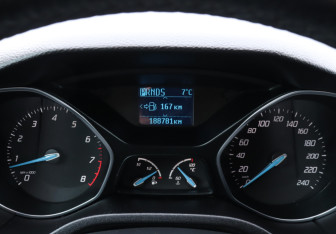 Подержанный автомобиль Ford Focus Hatchback 2011 года (11 фото)