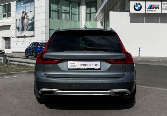 Подержанный автомобиль Volvo V90 Cross Country 2018 года (6 фото)