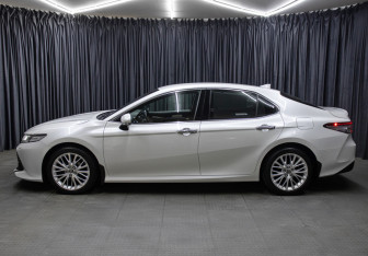 Подержанный автомобиль Toyota Camry Sedan 2018 года (8 фото)