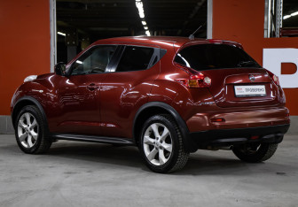 Подержанный автомобиль Nissan Juke 2012 года (7 фото)