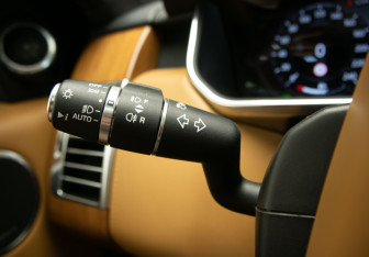 Подержанный автомобиль Land Rover Range Rover 2019 года (15 фото)