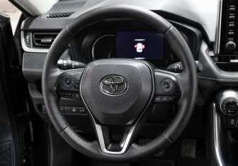 Подержанный автомобиль Toyota RAV4 2021 года (17 фото)