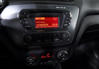 Подержанный автомобиль Kia Rio Sedan 2013 года (14 фото)