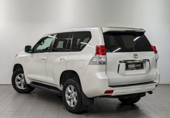 Подержанный автомобиль Toyota Land Cruiser Prado 2012 года (7 фото)