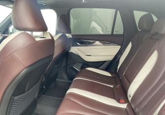 Подержанный автомобиль Geely Monjaro 2023 года (7 фото)