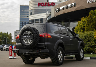 Подержанный автомобиль Mitsubishi Pajero Sport 2010 года (4 фото)