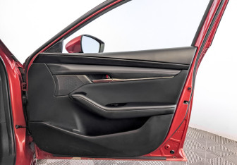 Подержанный автомобиль Mazda 3 Hatchback 2019 года (25 фото)