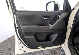 Подержанный автомобиль Toyota Land Cruiser Suv 2021 года (19 фото)