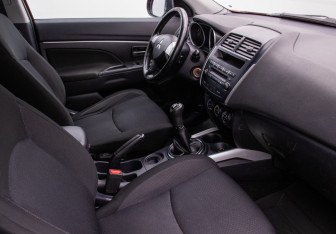Подержанный автомобиль Mitsubishi ASX 2011 года (9 фото)