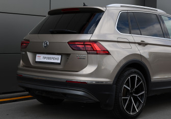 Подержанный автомобиль Volkswagen Tiguan 2017 года (26 фото)