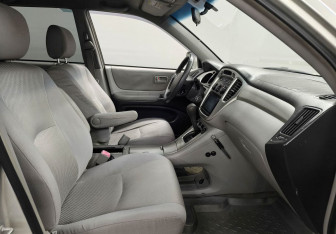 Подержанный автомобиль Toyota Highlander 2004 года (9 фото)