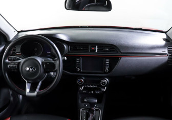 Подержанный автомобиль Kia Rio Sedan 2019 года (11 фото)
