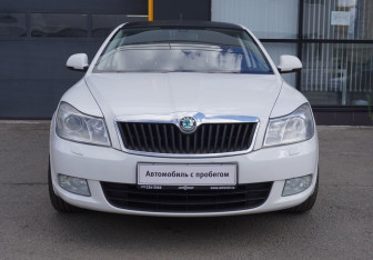 Подержанный автомобиль Skoda Octavia Liftback 2011 года (2 фото)