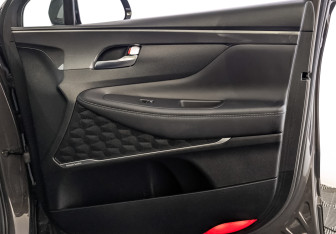 Подержанный автомобиль Hyundai Santa Fe 2022 года (25 фото)