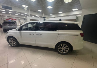 Подержанный автомобиль Kia Carnival 2019 года (8 фото)