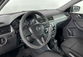 Подержанный автомобиль Skoda Rapid Liftback 2016 года (7 фото)