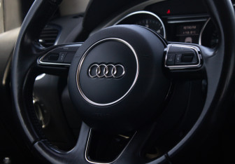 Подержанный автомобиль Audi Q7 2014 года (13 фото)