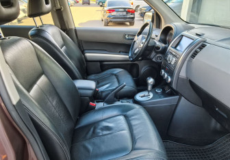 Подержанный автомобиль Nissan X-Trail 2008 года (12 фото)