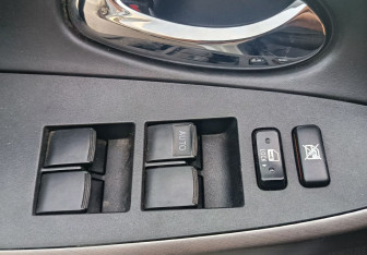 Подержанный автомобиль Toyota RAV4 2006 года (17 фото)