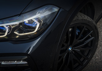 Подержанный автомобиль BMW X6 2021 года (2 фото)