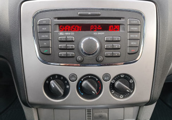 Подержанный автомобиль Ford Focus Hatchback 2010 года (11 фото)